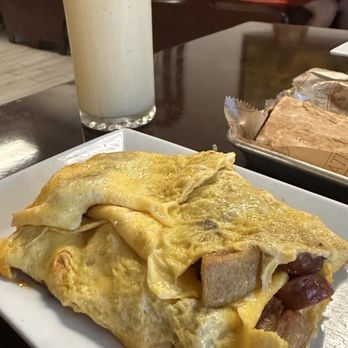 Macita's Restaurant - Bakeries Near Me - Miami, Florida