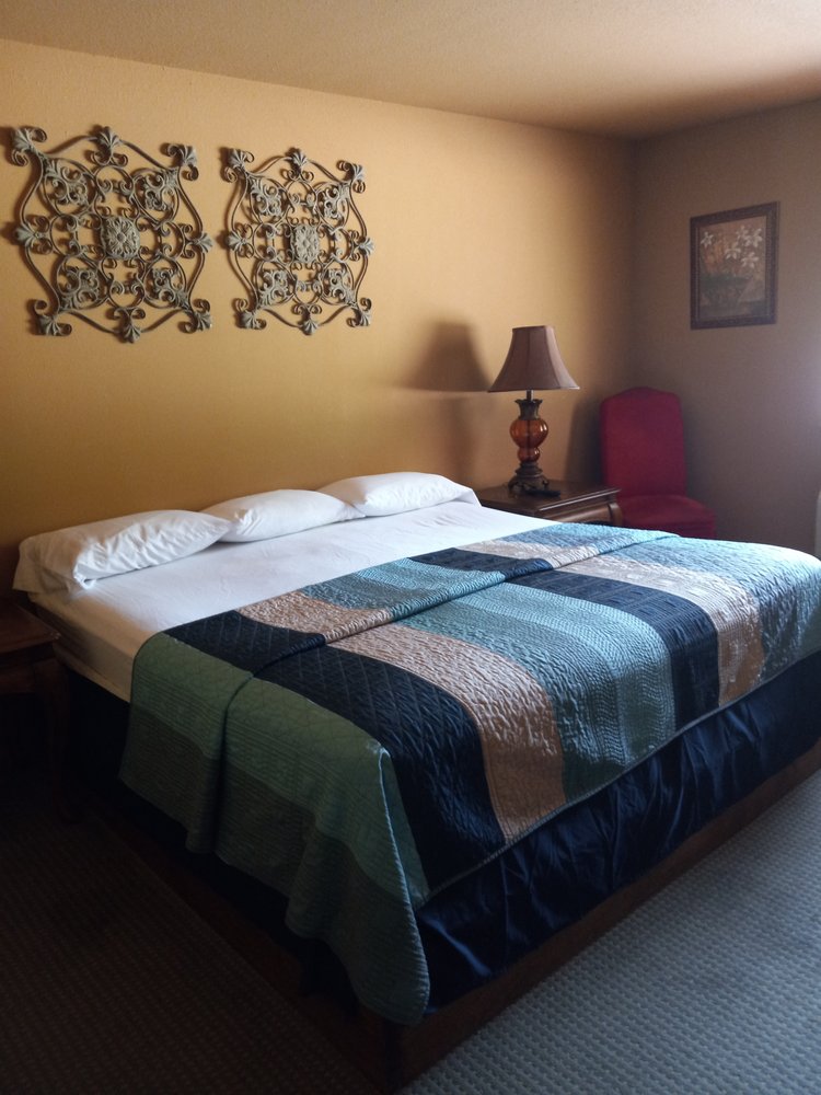 Photos of WAGON WHEEL INN Updated August 2024 19 Photos 1870 Hwy