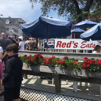 Red's Eats - This is the line good 20 min wait must be good - Seafood Near Me - Wiscasset, Maine Red's Eats - This is the line good 20 min wait must be good - Seafood Near Me - Wiscasset, Maine