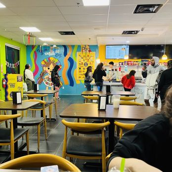 EL Tarasco Snacks - Full house! Customers kept coming in...ON A WEDNESDAY - Mexican Near Me - Ceres, California