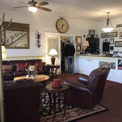 The Luther Hotel - Walking in from the front door