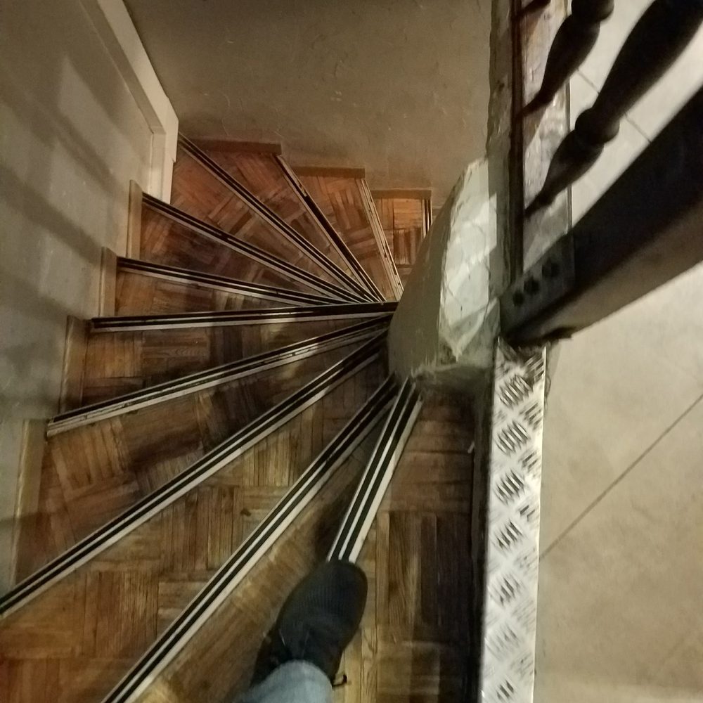 Le Volant Basque - Most toilets in small places seem to be down a tight stairwell. - Basque Near Me - Paris, 75