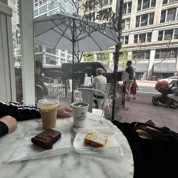 Magnolia Bakery - Street view - Bakeries Near Me - Chicago, Illinois