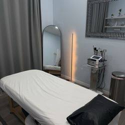 Totally Bare Skin - Wax room
