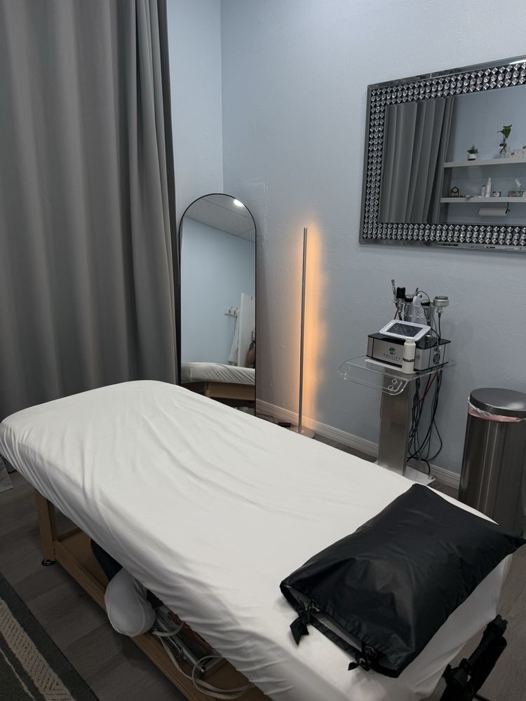 Totally Bare Skin Logo