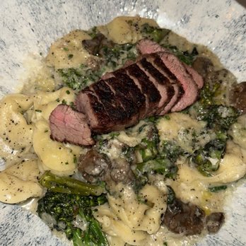 Earls Kitchen + Bar - truffle tortellini with steak - Cocktail Bars Near Me - Honolulu, Hawaii