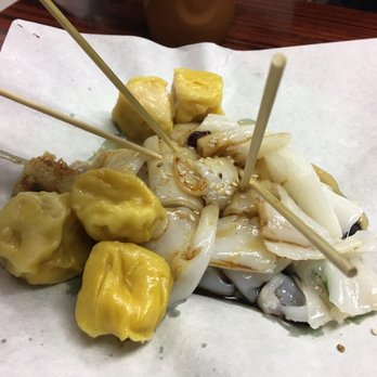 強記美食 - street food.  rice noodles with fish siu mai - Cantonese Near Me - Hong Kong, HK