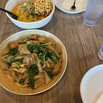 Siam Station - Pad See Ew with tofu and Khao Soi - Thai Near Me - Irvine, California