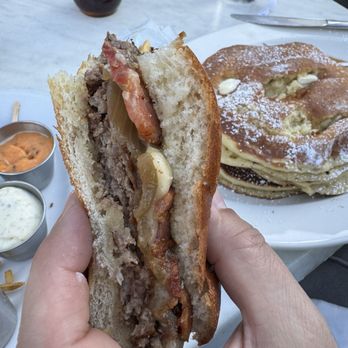 Eat Chow - Burger - Breakfast & Brunch Near Me - Costa Mesa, California