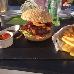 Restaurant-Cafe Braunhofers - Brauntaler Burger. Leider fehlt die Mayonnaise.