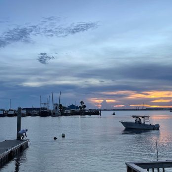 St. Andrews Slice House - View from outdoor bar seating - Pizza Near Me - Panama City, Florida