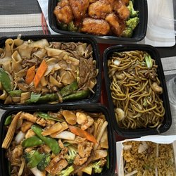 H1. General Tso's Chicken / 左宗鸡, Chow Fun, H13. Triple Delight / 小三元, Lo Mein, Beef Fried Rice