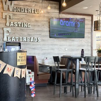 Naples Flatbread Kitchen & Bar - Pizza Near Me - Estero, Florida