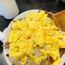 Works skillet. Ham, bacon, sausage, green peppers, onions, eggs, sausage gravy, hash browns, and toast. Works skillet. Ham, bacon, sausage, green peppers, onions, eggs, sausage gravy, hash browns, and toast.