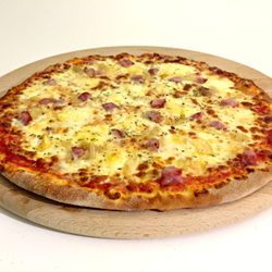 Pizz' & Co - Diot - Pizz' & Co Tomate, Fromage, Reblochon, Diots fumés, Oignons cuisinés.
