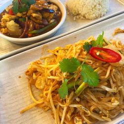 Ekachai King's Cross - Shrimp Pad Thai and Cashew Chicken