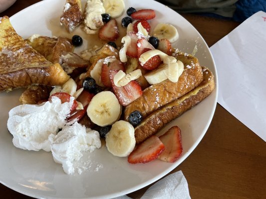 Cafe Le Crème Brûlée by null