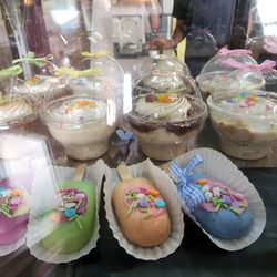 CeCe Bubble Tea Cafe - Pastry case