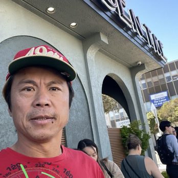 Ben Tre - Me line up to be First few Customers - Vietnamese Near Me - San Francisco, California