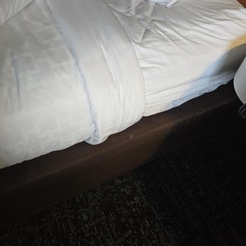 Clarion Inn - Notice the stain that housekeeping said.... nope I'm not touching that... DIRTY HOTEL!! - Hotels Near Me - Nashua, New Hampshire