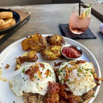 Batch Local Kitchen: Fort Lauderdale - Modified Pulled Pork Eggs Benedict tots - American Near Me - Fort Lauderdale, Florida Batch Local Kitchen: Fort Lauderdale - Modified Pulled Pork Eggs Benedict tots - American Near Me - Fort Lauderdale, Florida