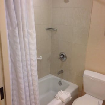 Hilton Providence - 1 King room bathroom - Hotels Near Me - Providence, Rhode Island