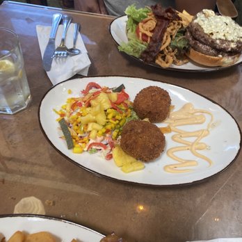 Linn's Restaurant - Salmon cakes - American Near Me - Cambria, California
