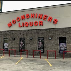 Moonshiners Liquor - Front Side of Building
