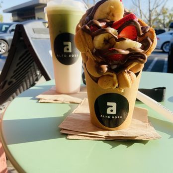 Alto Boba - Strawberry Matcha Milk Tea Strawberry Banana W/ Nutella Bubble Waffle - Bubble Tea Near Me - La CaƱada Flintridge, California Alto Boba - Strawberry Matcha Milk Tea Strawberry Banana W/ Nutella Bubble Waffle - Bubble Tea Near Me - La CaƱada Flintridge, California