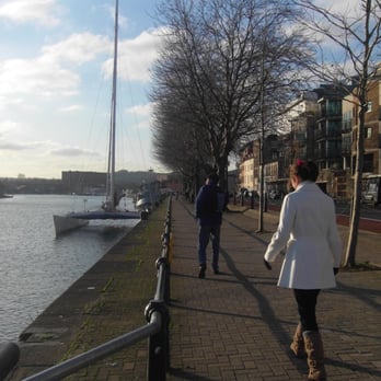 River Avon - Walking along the Avon towards Clifton Suspension Bridge - Lakes Near Me - Bristol, BST
