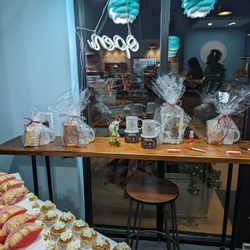Cravin' Confections Dessert Bar