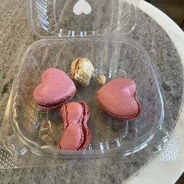 The macarons are delicious here. We got 5 macarons. As you can see there were two Vanilla and three Raspberry. They were all delicious!