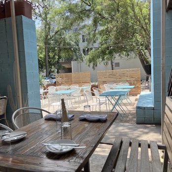 Bar Peached - Beautiful Day at Bar Peached - Cocktail Bars Near Me - Austin, Texas