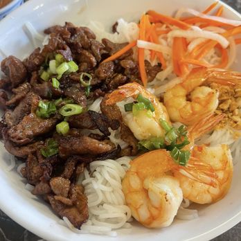 Hai Yen - Vietnamese dry noodle ($15) - Vietnamese Near Me - Chicago, Illinois Hai Yen - Vietnamese dry noodle ($15) - Vietnamese Near Me - Chicago, Illinois