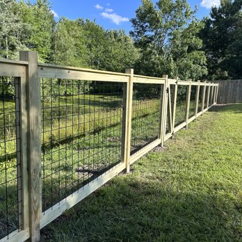 Solid Structures - Custom Hogwire fence - Fences & Gates Near Me - Virginia Beach, Virginia