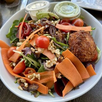 EAT - Goat Cheese Salad - Breakfast & Brunch Near Me - North Hollywood, California