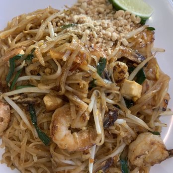 Bangkok Chef - Pad Thai w/ chicken - Thai Near Me - Honolulu, Hawaii Bangkok Chef - Pad Thai w/ chicken - Thai Near Me - Honolulu, Hawaii