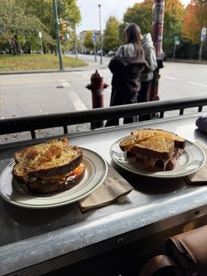 Hunnybee Bruncheonette by null