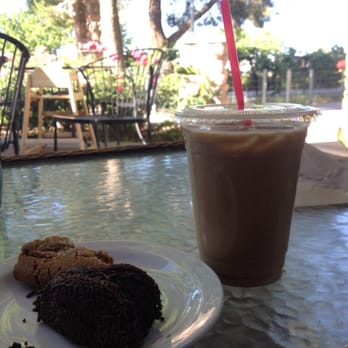 The Coffee Shop - Iced coffee with double chocolate vegan cupcake and ginger-flavored cookie - Coffee & Tea Near Me - Gilbert, Arizona