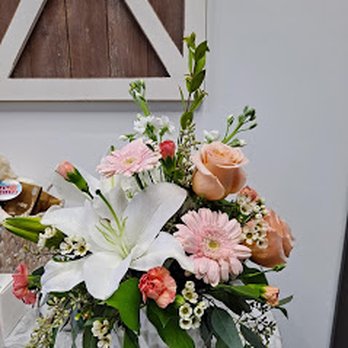 Pickin' Daisies - Floral Designers Near Me - Spring Hill, Tennessee Pickin' Daisies - Floral Designers Near Me - Spring Hill, Tennessee