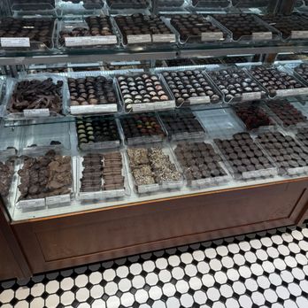 Kilwins Ice Cream - Chocolate - Fudge - Desserts Near Me - Alexandria, Virginia