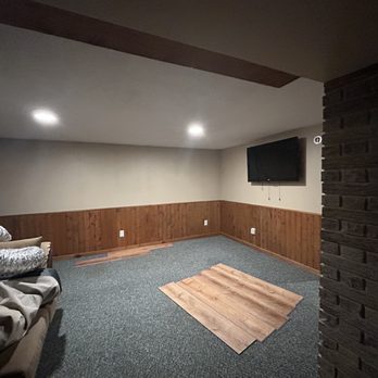 Renolinx - Before new flooring - General Contractors Near Me - Innisfil Beach, Ontario