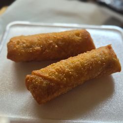 Shang Yan - 2 egg rolls