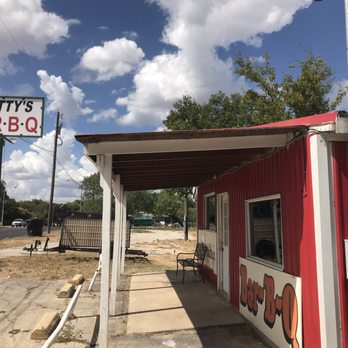 Smitty's Bar-B-Q - Front of Smitty's - Barbeque Near Me - Brownwood, Texas