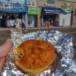 AUNTIE ANNE'S and CINNABON