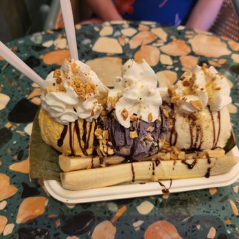 Sampaguita - Bananacue Banana Split, chef's choice on ice cream flavors. - Ice Cream & Frozen Yogurt Near Me - Orlando, Florida Sampaguita - Bananacue Banana Split, chef's choice on ice cream flavors. - Ice Cream & Frozen Yogurt Near Me - Orlando, Florida