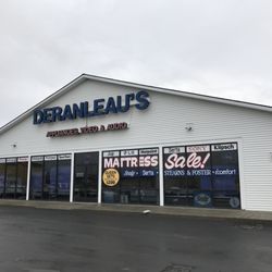 Deranleau's Appliance - Front Entrance