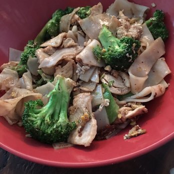 Spice & Dice - pad see-iew flat noodles with chicken - Thai Near Me - Towson, Maryland Spice & Dice - pad see-iew flat noodles with chicken - Thai Near Me - Towson, Maryland