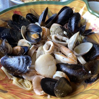 Brazi's Italian Restaurant - Italian Near Me - New Haven, Connecticut