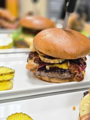 Da Burger Wing Hub by null